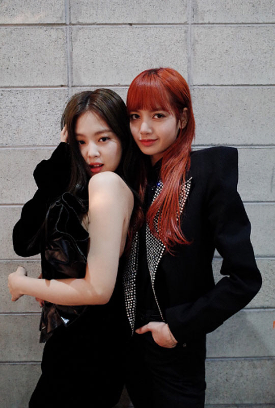 Jennie & Lisa | Blackpink fashion, Black pink kpop, Blackpink